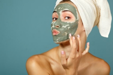 Frumusete si sanatate: Argila verde detoxifica corpul si te scapa de acnee
Frumusete si sanatate: Argila verde detoxifica corpul si te scapa de acnee