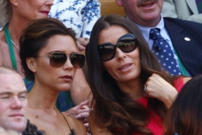 A atras toate privirile la Wimbledon! Tinuta indrazneata aleasa de Victoria Beckham - FOTO A atras toate privirile la Wimbledon! Tinuta indrazneata aleasa de Victoria Beckham - FOTO