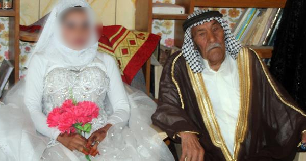 Un fermier din Irak in varsta de 92 de ani s-a casatorit cu o femeie de 22 de ani. Cum arata - FOTO