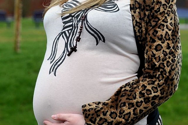 Toti cred ca este insarcinata, insa burta ei ascunde ceva INGROZITOR - FOTO Toti cred ca este insarcinata, insa burta ei ascunde ceva INGROZITOR - FOTO