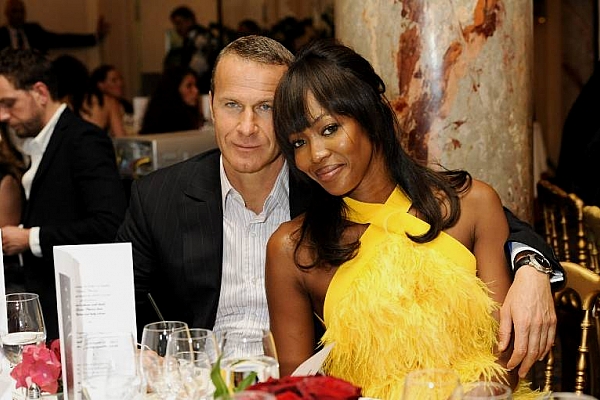 Lovitura sub centura: cu cine a inlocuit-o miliardarul Vladimir Doronin pe Naomi Campbell - FOTO Lovitura sub centura: cu cine a inlocuit-o miliardarul Vladimir Doronin pe Naomi Campbell - FOTO