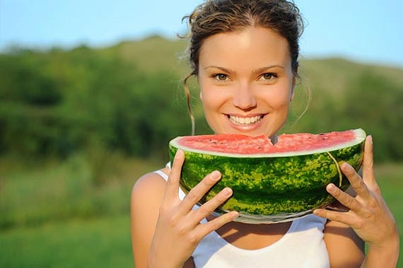 Beneficiile miraculoase ale pepenelui rosu, fructul-vedeta al verii