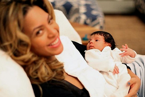 Au tinut-o bine ascunsa pana acum! Imagini rare cu fetita lui Beyonce - FOTO
