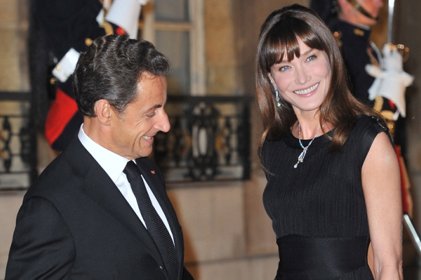 Carla Bruni-Sarkozy revine in atentia presei! Ce a facut fosta prima doamna a Frantei - FOTO Carla Bruni-Sarkozy revine in atentia presei! Ce a facut fosta prima doamna a Frantei - FOTO