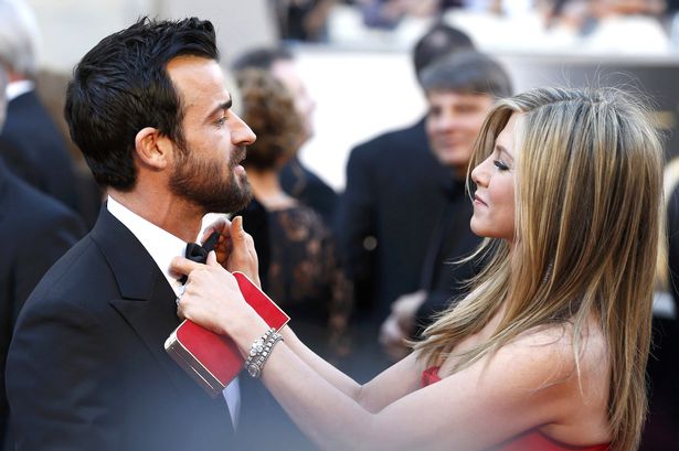 Jennifer Aniston a reusit sa-si convinga iubitul! In sfarsit se casatoresc - FOTO Jennifer Aniston a reusit sa-si convinga iubitul! In sfarsit se casatoresc - FOTO