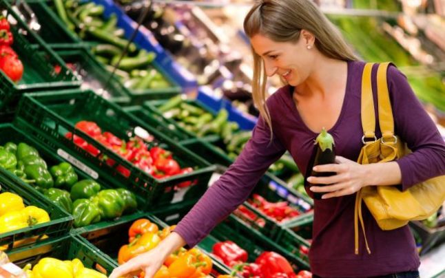 Cele 12 fructe si legume care contin cele mai multe pesticide! Cum sa faci cea mai sanatoasa alegere Cele 12 fructe si legume care contin cele mai multe pesticide! Cum sa faci cea mai sanatoasa alegere