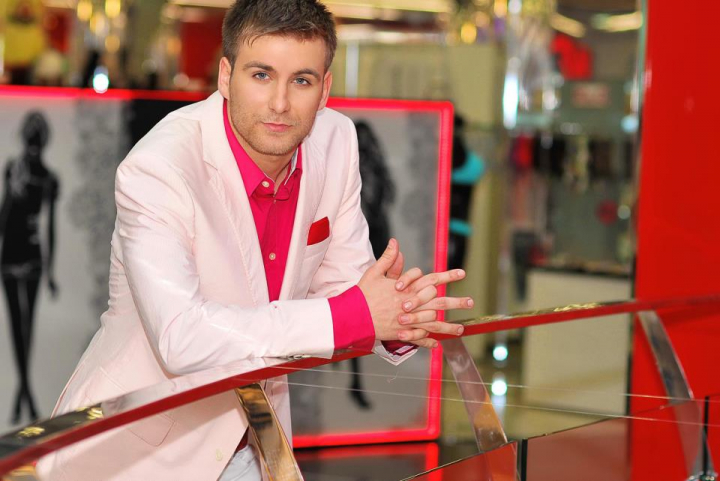 De 8 martie a avut o sarbatoare dubla! Cum a surprins-o Ionel Istrati pe mama sa - FOTO