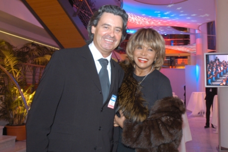 Tina Turner a fost mireasa la 73 de ani! Vezi imagini de la nunta - FOTO Tina Turner a fost mireasa la 73 de ani! Vezi imagini de la nunta - FOTO