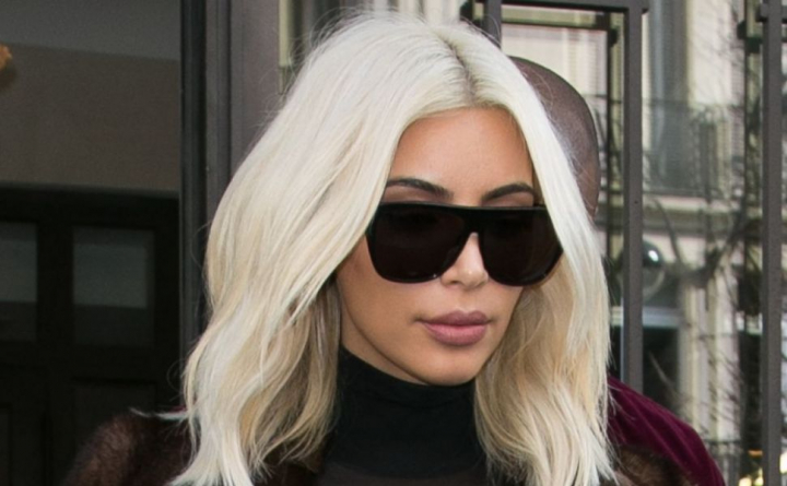 Nu mai stie cum sa-si mai arate sanii! Kim Kardashian, aparitie neinspirata la Paris - FOTO Nu mai stie cum sa-si mai arate sanii! Kim Kardashian, aparitie neinspirata la Paris - FOTO