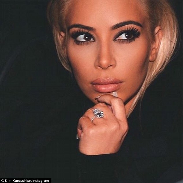 Este obsedata de corpul sau? Kim Kardashian a pozat din nou goala - FOTO Este obsedata de corpul sau? Kim Kardashian a pozat din nou goala - FOTO
