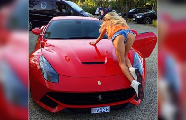 Imagini intime cu sotia unui politician! Cat de sexy s-a lasat fotografiata - FOTO