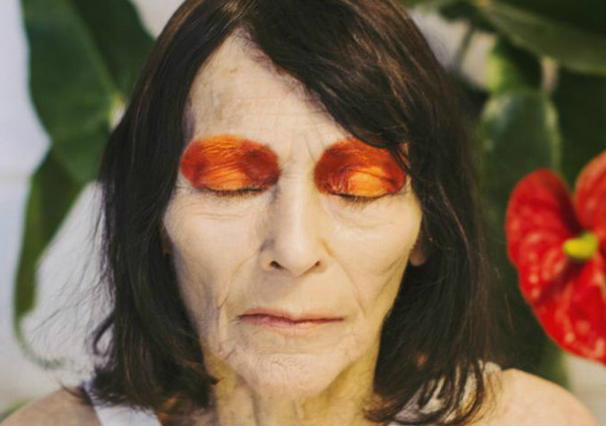 Si-a machiat bunica si a pozat-o! Cum a schimbat perceperea frumusetii, un fotograf rus - FOTO Si-a machiat bunica si a pozat-o! Cum a schimbat perceperea frumusetii, un fotograf rus - FOTO