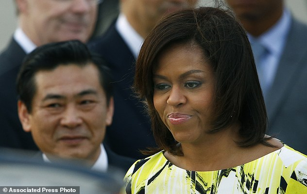 Michelle Obama, intr-o rochie semnata Kenzo! Tinuta, care a atras toate privirile - FOTO Michelle Obama, intr-o rochie semnata Kenzo! Tinuta, care a atras toate privirile - FOTO