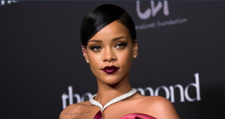 Rihanna, intr-o tinuta neinspirata! In ce hal a iesit din casa - FOTO Rihanna, intr-o tinuta neinspirata! In ce hal a iesit din casa - FOTO