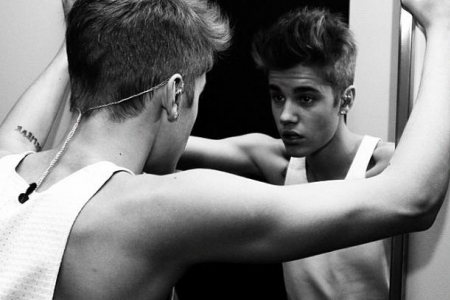 "Este prost crescut!" Ce gest a facut Justin Bieber de a ajuns sa fie si mai blamat - FOTO "Este prost crescut!" Ce gest a facut Justin Bieber de a ajuns sa fie si mai blamat - FOTO