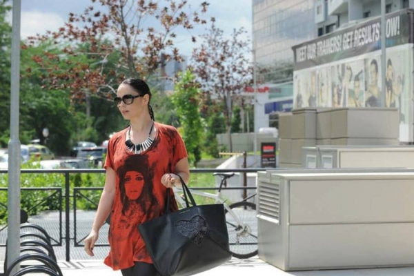 In pantaloni este perfecta! Cum arata picioarele Andreiei Marin cand poarta fusta - FOTO
