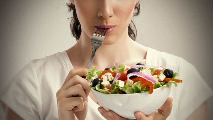 Daca mancam grasimi, ne ingrasam? Top 10 mituri despre diete, desfiintate de nutritionisti Daca mancam grasimi, ne ingrasam? Top 10 mituri despre diete, desfiintate de nutritionisti