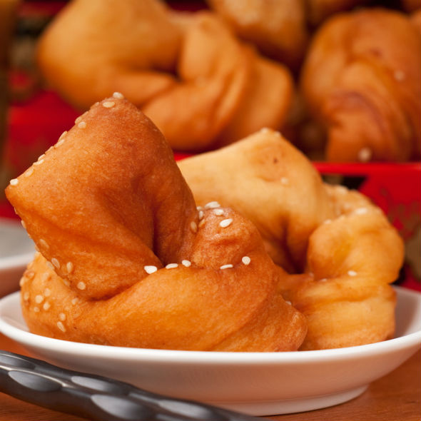 Minciunele: desertul din bucataria bunicii Minciunele: desertul din bucataria bunicii