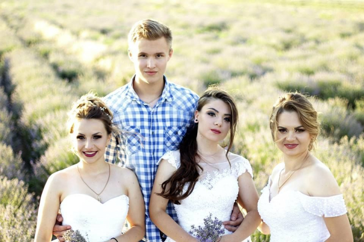Acum e un make-up artist de succes, insa inceputul carierei lui a fost altfel! Mihai Robu: „Mama spunea ca aceasta nu este o profesie pentru barbati.” Acum e un make-up artist de succes, insa inceputul carierei lui a fost altfel! Mihai Robu: „Mama spunea ca aceasta nu este o profesie pentru barbati.”