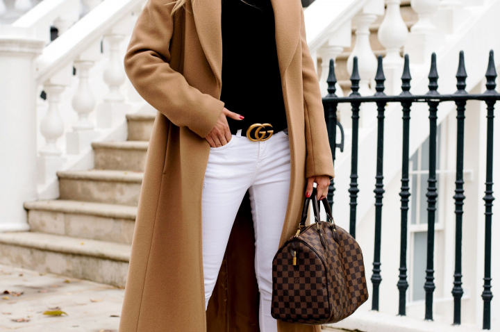 Reguli de stil pentru blugii albi. Fii mereu in voga Reguli de stil pentru blugii albi. Fii mereu in voga