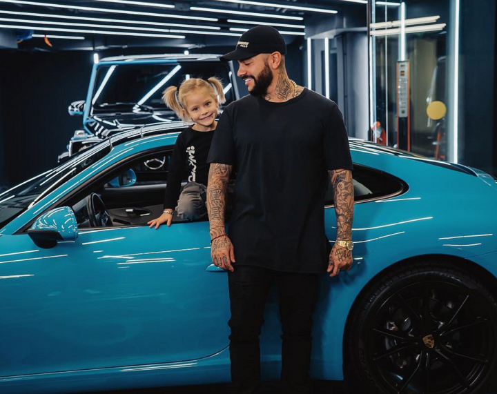 Merge pe urmele tatalui ei! La doar 5 ani, fiica lui Timati canta rap Merge pe urmele tatalui ei! La doar 5 ani, fiica lui Timati canta rap