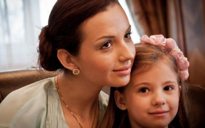 Nepoata lui Nicolae Sulac a implinit 14 ani chiar in ziua de Pasti. Iata cum arata Nicoleta Nepoata lui Nicolae Sulac a implinit 14 ani chiar in ziua de Pasti. Iata cum arata Nicoleta