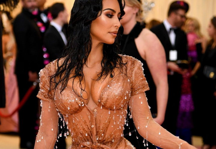 Adevarul despre talia lui Kim Kardashian. Ce dimensiuni are si cum a ajuns la ele Adevarul despre talia lui Kim Kardashian. Ce dimensiuni are si cum a ajuns la ele