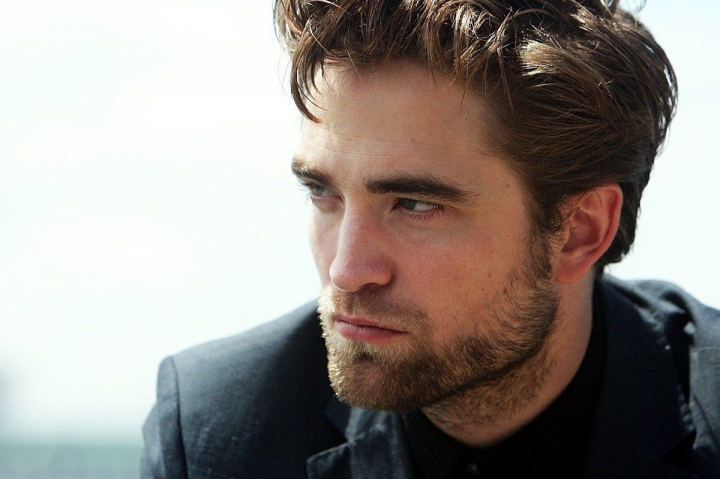 Robert Pattinson – celebrul vampir din Twilight – noul Batman? Acesta va prelua estafeta de la Ben Affleck Robert Pattinson – celebrul vampir din Twilight – noul Batman? Acesta va prelua estafeta de la Ben Affleck