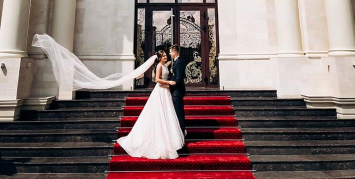 Imagini exclusiviste: primul dans al mirilor! Tatiana Spinu si politistul Andrei Rotaru s-au miscat gratios in aplauzele tuturor invitatilor Imagini exclusiviste: primul dans al mirilor! Tatiana Spinu si politistul Andrei Rotaru s-au miscat gratios in aplauzele tuturor invitatilor