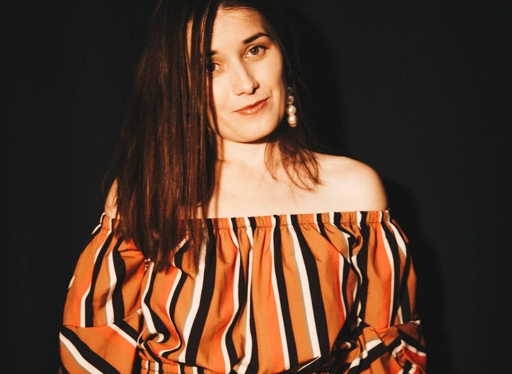 Victoria Rosca si-a cumparat masina. „Cand am adus-o acasa, m-am asezat in fata casei pe o scara si-am bocit. Ploua, tuna, scapara, dar pe mine nu ma lua nica.” Victoria Rosca si-a cumparat masina. „Cand am adus-o acasa, m-am asezat in fata casei pe o scara si-am bocit. Ploua, tuna, scapara, dar pe mine nu ma lua nica.”