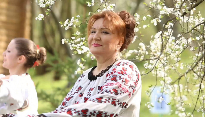 Datorita fanilor, Zinaida Julea a ajuns tocmai in Canada. Diaspora a primit-o mai calduros ca niciodata: „Alaturi de o fila istorica a folclorului romanesc.” Datorita fanilor, Zinaida Julea a ajuns tocmai in Canada. Diaspora a primit-o mai calduros ca niciodata: „Alaturi de o fila istorica a folclorului romanesc.”