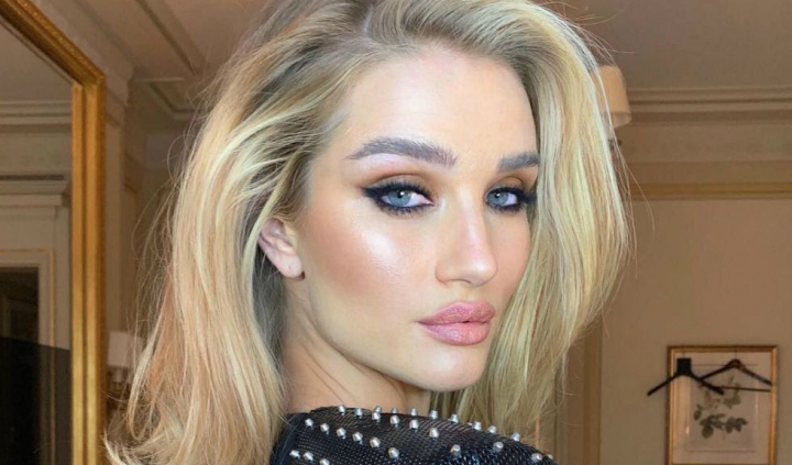 5 greseli de machiaj care iti pot agrava acneea
5 greseli de machiaj care iti pot agrava acneea