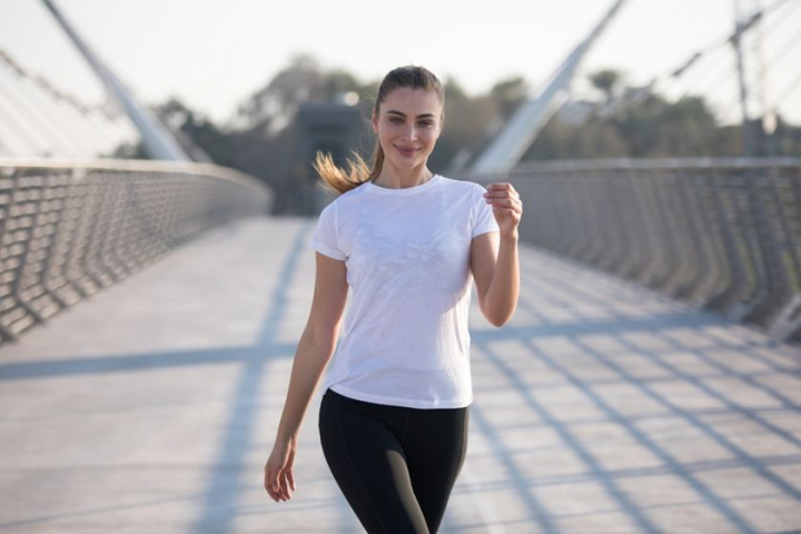 Exercitii simple pentru incalzirea de dimineata. Incepe-ti ziua intr-o forma perfecta
