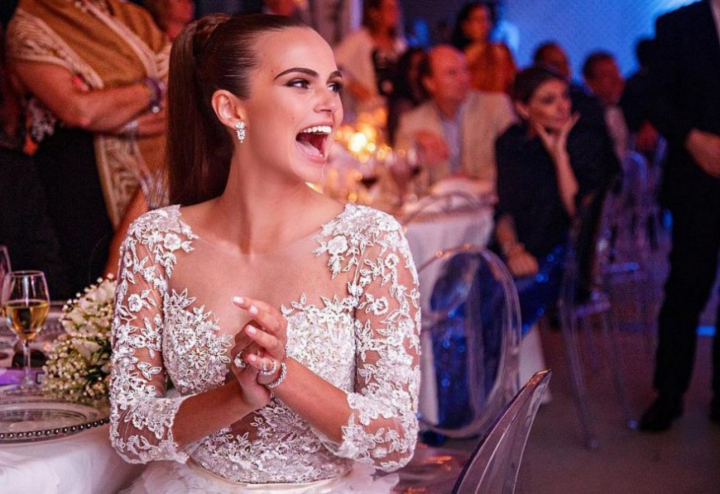 Xenia Deli si milionarul egiptean, Ossama Fathi Rabah Al-Sharif, au implinit 3 ani de casatorie. Modelul a publicat imagini nemaivazute de la nunta lor de pe insula Santorini
Xenia Deli si milionarul egiptean, Ossama Fathi Rabah Al-Sharif, au implinit 3 ani de casatorie. Modelul a publicat imagini nemaivazute de la nunta lor de pe insula Santorini