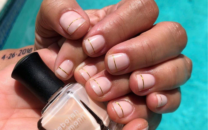 Manichiura ruseasca - tot ce trebuie sa stii. „Realizata corect va face ca o parte din cuticula sa nu mai creasca in exces.” Manichiura ruseasca - tot ce trebuie sa stii. „Realizata corect va face ca o parte din cuticula sa nu mai creasca in exces.”