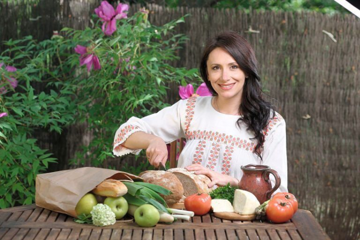 In ospetie la familia Natei Albot. Vezi cu ce gradina impresionanta se mandresc parintii ei In ospetie la familia Natei Albot. Vezi cu ce gradina impresionanta se mandresc parintii ei