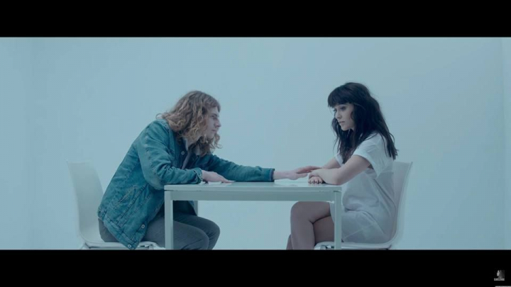 Raspunde la critici cu dragoste. „O iubesc pe aceasta domnisoara care m-a acuzat” Raspunde la critici cu dragoste. „O iubesc pe aceasta domnisoara care m-a acuzat”