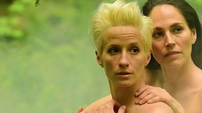 Cuplul de lesbiene care l-a infuriat pe presedintele SUA, Donald Trump. „Eu nu ma duc la nenorocita de Casa Alba” Cuplul de lesbiene care l-a infuriat pe presedintele SUA, Donald Trump. „Eu nu ma duc la nenorocita de Casa Alba”