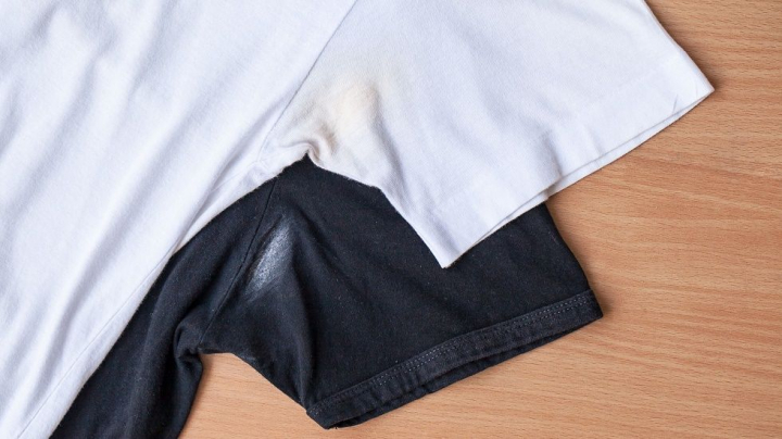 Cum sa scoti petele de deodorant de pe haine Cum sa scoti petele de deodorant de pe haine