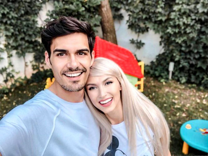 Andreea Balan va purta 3 rochii de mireasa la cununia religioasa din toamna. Isi doreste ca pe trena sa fie scrisa povestea ei de dragoste Andreea Balan va purta 3 rochii de mireasa la cununia religioasa din toamna. Isi doreste ca pe trena sa fie scrisa povestea ei de dragoste