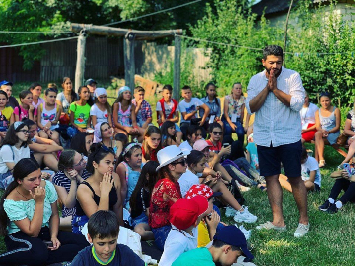 Andriano Marian uneste talente. Vezi ce pregatesc cei 130 de castigatori ai proiectului La La Play Voices Andriano Marian uneste talente. Vezi ce pregatesc cei 130 de castigatori ai proiectului La La Play Voices