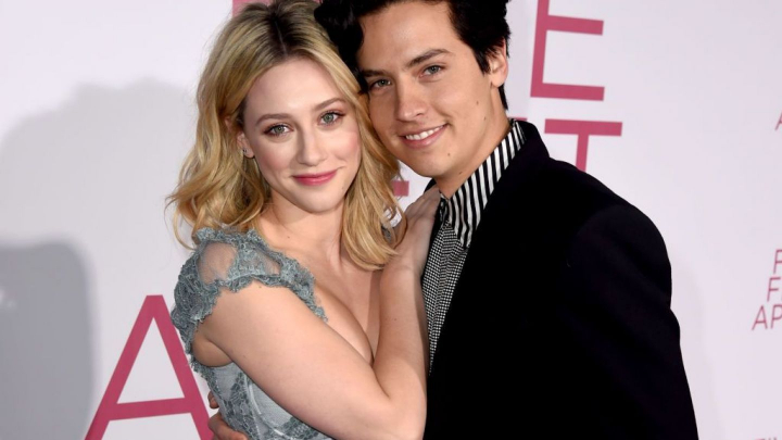Cel mai indragit cuplu din ”Riverdale” s-a destramat. Cole Sprouse si Lili Reinhart nu mai sunt impreuna Cel mai indragit cuplu din ”Riverdale” s-a destramat. Cole Sprouse si Lili Reinhart nu mai sunt impreuna