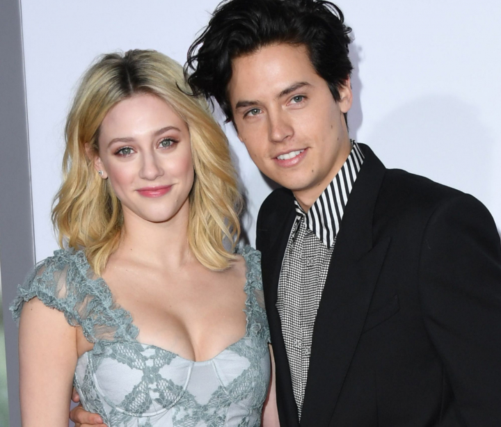 „O sursa de incredere spune ca nu stiti nimic”! Cel mai indragit cuplu din „Riverdale” ne-a tras pe sfoara „O sursa de incredere spune ca nu stiti nimic”! Cel mai indragit cuplu din „Riverdale” ne-a tras pe sfoara