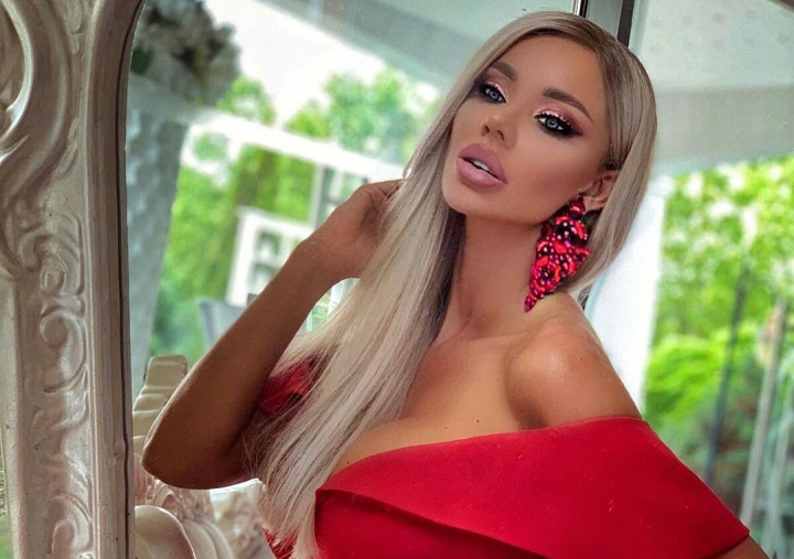 Cum arata Bianca Dragusanu inainte de operatiile estetice. A investit zeci de mii de euro
Cum arata Bianca Dragusanu inainte de operatiile estetice. A investit zeci de mii de euro