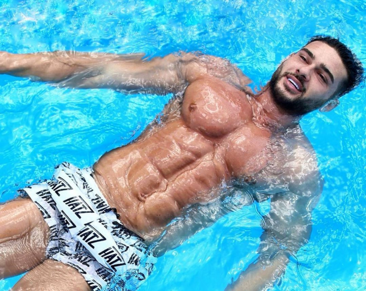 Cat de sexy e iubita lui Dorian Popa! „Babs” este cu sase ani mai mare decat el, dar pare de 20 Cat de sexy e iubita lui Dorian Popa! „Babs” este cu sase ani mai mare decat el, dar pare de 20