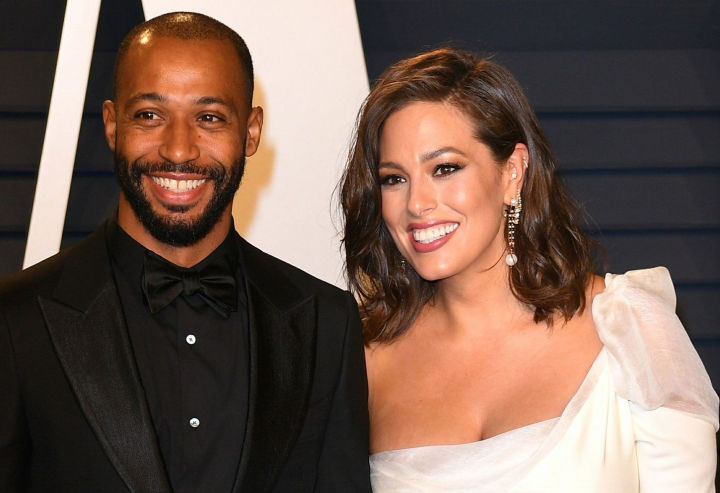 Ashley Graham este insarcinata! A facut anuntul in ziua aniversarii a noua ani de casnicie cu sotul ei, regizorul Justin Ervin