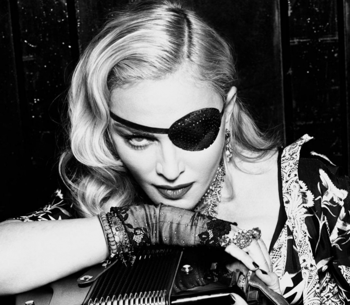 Defect sau atu: Madonna si alte vedete care au strungareata Defect sau atu: Madonna si alte vedete care au strungareata