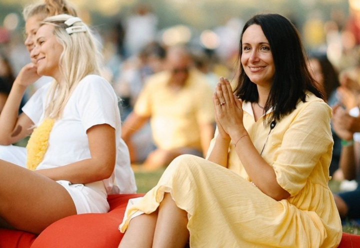 „Hodina” - la moldoveni. Nata Albot – despre partea mai putin placuta a festivalului: „Nu e firesc sa toleram hotia, nici cea marunta si nici pe cea in proportii.”
„Hodina” - la moldoveni. Nata Albot – despre partea mai putin placuta a festivalului: „Nu e firesc sa toleram hotia, nici cea marunta si nici pe cea in proportii.”