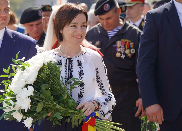 Poarta ie cu mandrie! Maia Sandu a optat pentru o bluza traditionala de Ziua Independentei. Ce tinuta gingasa a avut
Poarta ie cu mandrie! Maia Sandu a optat pentru o bluza traditionala de Ziua Independentei. Ce tinuta gingasa a avut