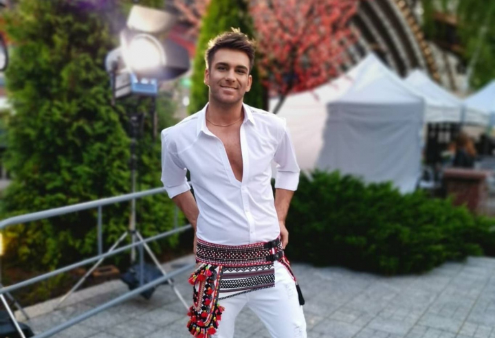 Ionel Istrati – asaltat de catre fani dupa un concert. „Dati-i pace, se inadusa saracul.” Ionel Istrati – asaltat de catre fani dupa un concert. „Dati-i pace, se inadusa saracul.”